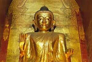 Standing Buddha statue, Ananda Pahto temple, Bagan (Pagan), Myanmar (Burma), Asia