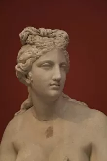 Images Dated 14th September 2008: Statue of Aphrodite, found in Baiai southern Italy, National Archaeological Museum
