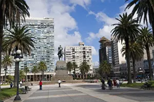 Statue of Artigas, Plaza Independencia (Independence Square), Montevideo