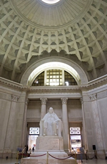Images Dated 18th January 2006: Statue of Benjamin Franklin in The Benjamin Franklin National Memorial
