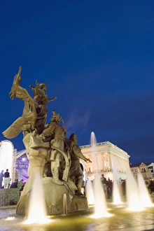 Images Dated 6th June 2009: Statue of the brothers and sister who founded Kiev, Maidan Nezalezhnosti
