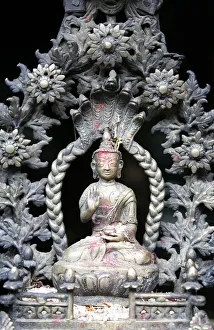 Images Dated 26th July 2007: Statue of the Buddha in Golden temple, Patan, Nepal, Asia