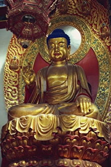 Ming Prints: Statue of the Buddha in the main hall of the Ling Yinx Temple