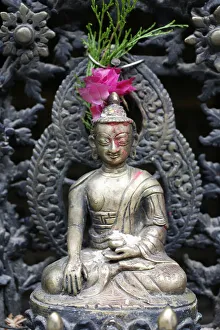 Images Dated 26th July 2007: Statue of the Buddha, Patan, Nepal, Asia