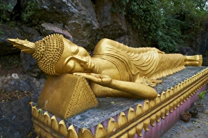 Images Dated 16th December 2010: Statue of Buddha, Phu Si Hill, Luang Prabang, UNESCO World Heritage Site