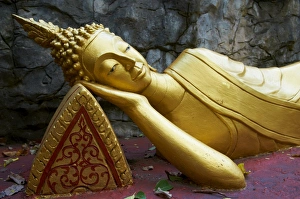 Images Dated 16th December 2010: Statue of Buddha, Phu Si Hill, Luang Prabang, UNESCO World Heritage Site