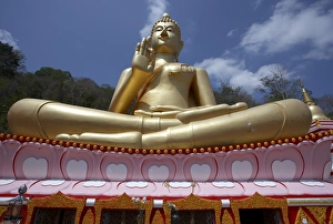 Statue of the Buddha at Wat Thepkachonchit