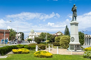 Images Dated 9th October 2008: Statue of C. Y. O Connor in the port of Fremantle, Western Australia, Australia, Pacific