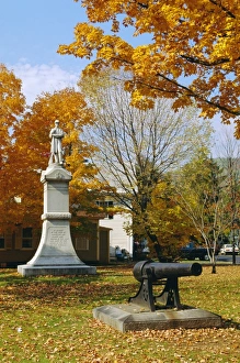 Vermont Prints: Statue commemorating the War of Independance