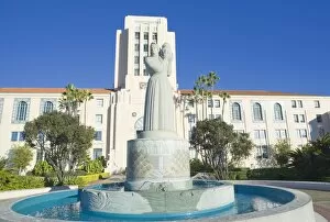 Images Dated 17th February 2009: Statue at the County Administration Building, San Diego, California, United States of America