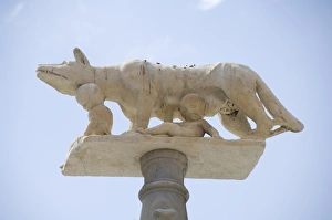 Statue depicting Romulus and Remus and the she-wolf