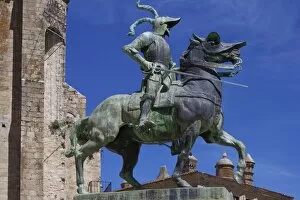 Images Dated 11th April 2011: Statue of Francisco Pizarro, Plaza Mayor, Trujillo, Extremadura, Spain, Europe