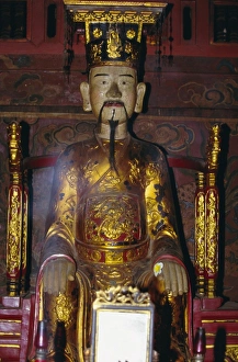 Clothes Prints: Statue of General King Le Hoan of early Le dynasty