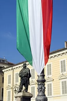 Images Dated 3rd November 2007: Statue of Giuseppe Garibaldi, Garibaldi Square, Parma, Emilia Romagna, Italy, Europe