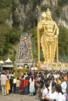 Images Dated 5th August 2008: Statue of Hindu deity with pilgrims walking 272 steps