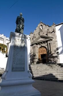 Statue in front of the Iglesia de San Salvador in the old town of Santa Cruz de la Palma