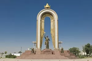 Images Dated 18th August 2009: Statue of Ismail Samani (Ismoili Somoni), as memorial, Dushanbe, Tajikistan, Central Asia
