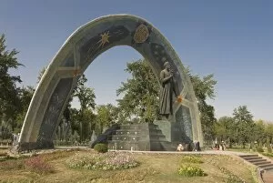 Images Dated 17th August 2009: Statue of Ismail Samani (Ismoili Somoni), as memorial, Dushanbe, Tajikistan, Central Asia