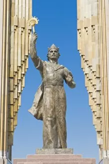 Images Dated 18th August 2009: Statue of Ismail Samani (Ismoili Somoni), as memorial, Dushanbe, Tajikistan, Central Asia