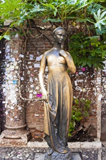 Verona Prints: Statue of Juliet, Juliets house, Verona, UNESCO World Heritage Site, Veneto, Italy, Europe