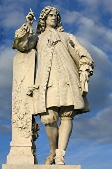 Images Dated 6th November 2005: Statue of La Bruyere, Chantilly Castle, Oise, France, Europe