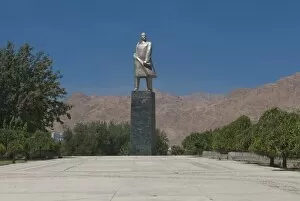 Images Dated 15th August 2009: Statue of Lenin, Communism, Khojand, Tajikistan, Central Asia, Asia