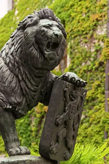 Hedge Prints: Statue of lion with Czech coat of arms