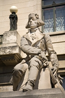 Images Dated 23rd June 2007: Statue of Major General James Wolfe outside the Legislative Building, Winnipeg