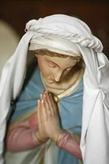 Images Dated 24th December 2007: Statue of Mary, Auxerre, Yonne, Burgundy, France, Europe
