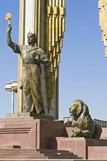 Images Dated 18th August 2009: Statue on memorial to Ismail Samani (Ismoili Somoni), Dushanbe, Tajikistan