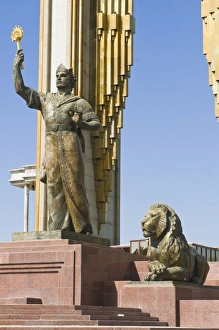 Images Dated 18th August 2009: Statue on memorial to Ismail Samani (Ismoili Somoni), Dushanbe, Tajikistan