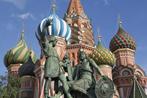 Statue of Minin and Pozharskiy and the onion domes of St. Basils Cathedral in Red Square, UNESCO World Heritage Site, Moscow, Russia, Europe