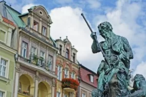 Images Dated 14th August 2011: Statue of Neptune, historic Old Town, Poznan, Poland, Europe