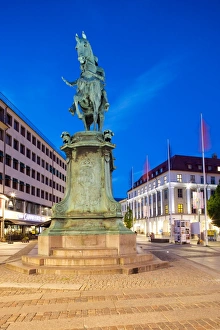 Statue on Ostra Larmgatan at dusk, Gothenburg, Sweden, Scandinavia, Europe