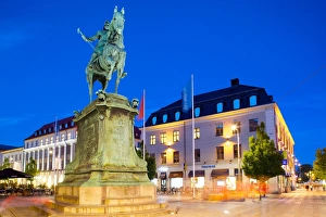 Gothenburg Prints: Statue on Ostra Larmgatan at dusk, Gothenburg, Sweden, Scandinavia, Europe