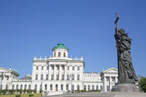 Statue, Pamyatnik Knyazyu Vladimiru, Pashkov House in the background, Moscow, Russia