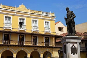 Images Dated 3rd March 2008: Statue of Pedro de Heredia in Plaza de Los Coches, Old Walled City District
