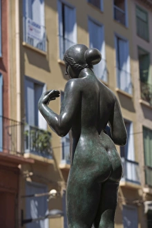 Images Dated 31st July 2007: Statue, Perpignan, Pyrenees-Orientales, Languedoc-Roussillon, France, Europe
