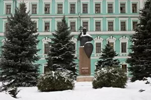 Images Dated 18th February 2008: Statue of Prince Vladimir in the gardens of The Danilov Monastery, Zamoskovoreche