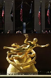 Images Dated 7th January 2000: Statue of Prometheus in the Plaza of the Rockefeller Center