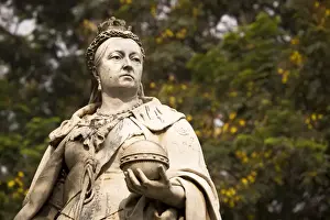 Travel Destinatio Prints: Statue of Queen-Empress Victoria in Cubban Park in central Bangalore, Karnataka