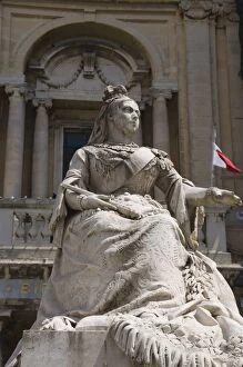 Images Dated 4th June 2008: Statue of Queen Victoria outside the Public Library, Valletta, Malta, Europe