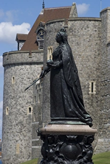 Queen Victoria Prints: Statue of Queen Victoria, Windsor Castle, Windsor, Berkshire, England, United Kingdom