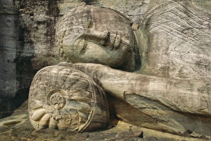 Statue of the reclining Buddha