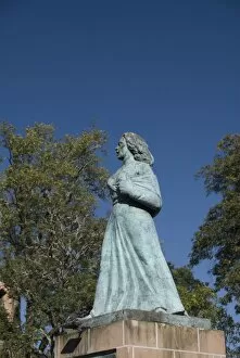Images Dated 13th November 2008: Statue of revolutionary heroine Gertrudis Bocanegra, Plaza Gertrudis Bocanegra
