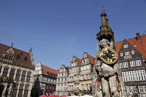 Images Dated 14th July 2010: Statue of Roland, market square, UNESCO World Heritage Site, Bremen, Germany, Europe