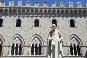 14th Century Gallery: Statue of Sallustio Bandini, Palazzo Salimbeni, Siena, Tuscany, Italy