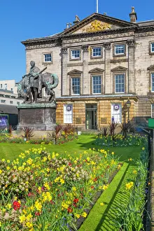 Landscaping Prints: Statue of Sir John Hope Fourth Earl of Hopetoun in front of Royal Bank of Scotland building in Edinburgh