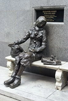 Bench Collection: Statue by Tommy Steele of the eponymous woman of the Beatles song, Eleanor Rigby