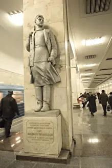 Metro Prints: A statue of Zoya Kosmodemyanskaya, brave woman partisan fighter during WWII